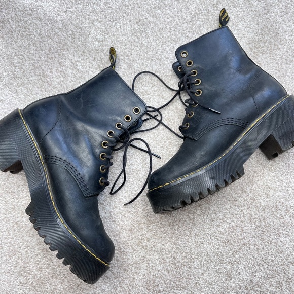 Dr. Martens Shriver Hi Wyoming Leather Heeled Boots Black 5 - Picture 6 of 7